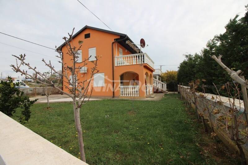Semi-detached house, 100 m2, with a nice garden. - 1