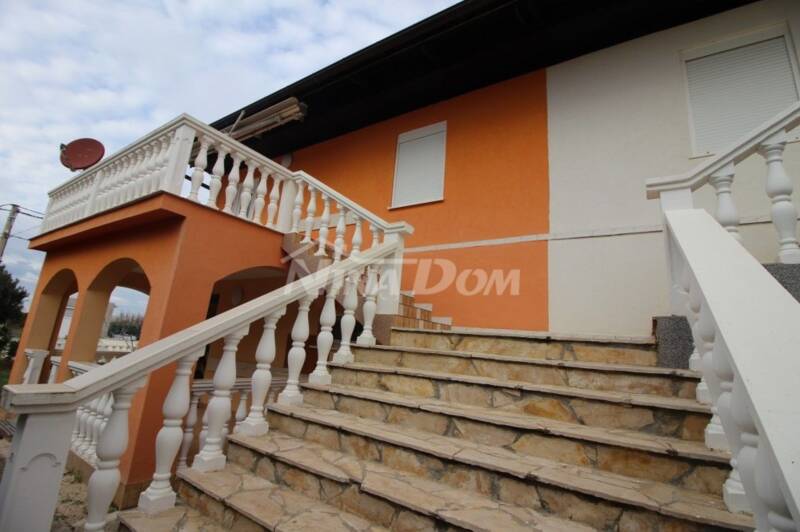 Semi-detached house, 100 m2, with a nice garden. - 9