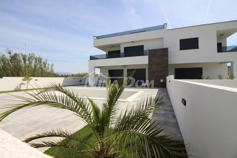 Villa with pool (duplex) with sea view. - 2