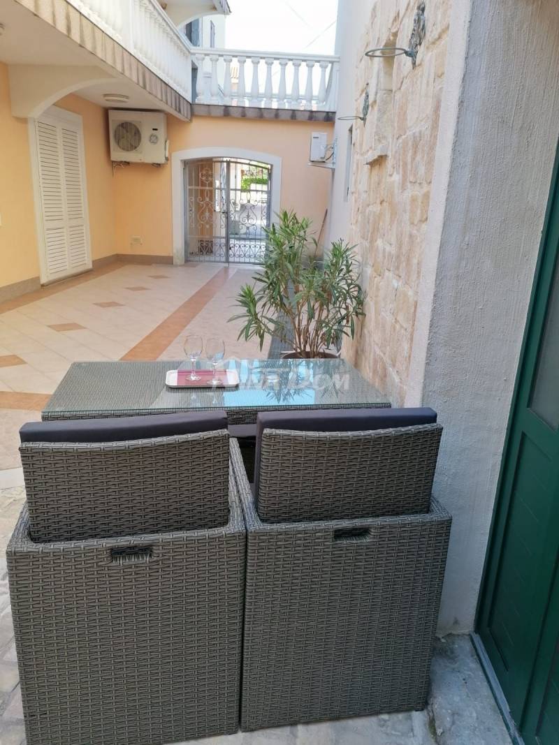 Beautifully decorated old house built before 1968, 50 m. from the beach with a view - 3