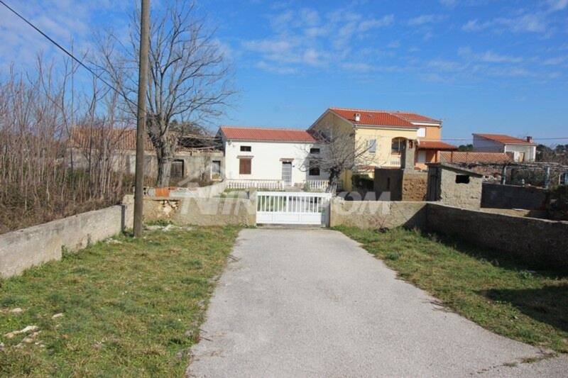 house in the village of Vir - 3