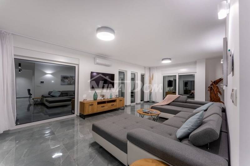 Luxusná vila 1 rad k moru - 14