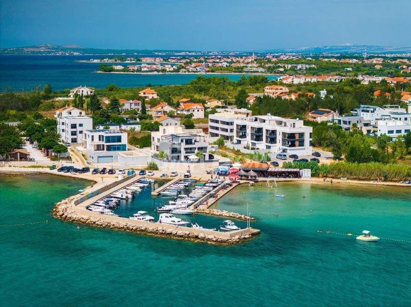 Luxury villa 1 row to the sea - 8