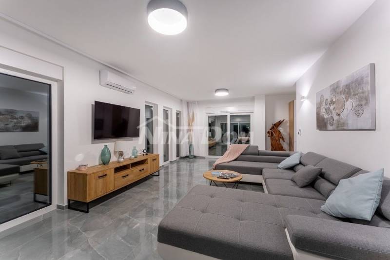 Luxury villa 1 row to the sea - 15