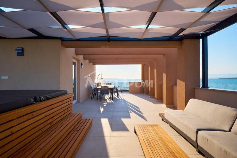 Penthouse with a roof terrace open to the sea. - 2
