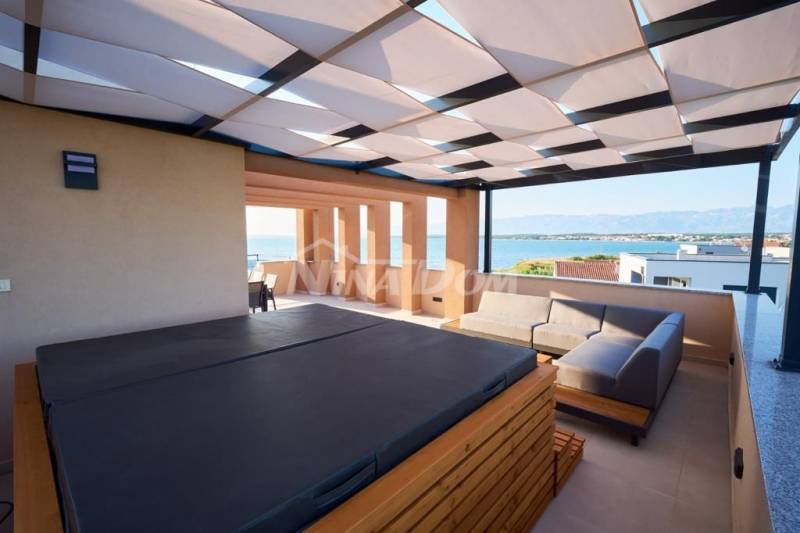 Penthouse with a roof terrace open to the sea. - 3