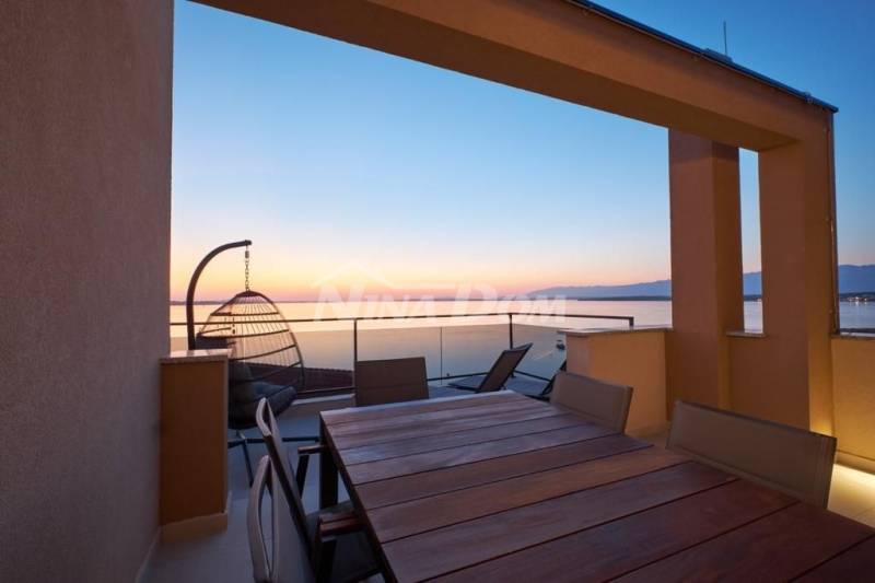 Penthouse with a roof terrace open to the sea. - 4