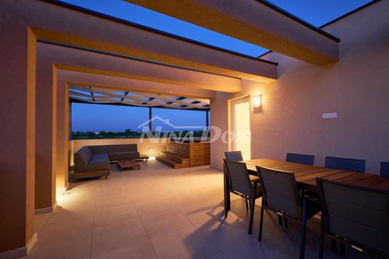 Penthouse with a roof terrace open to the sea. - 6