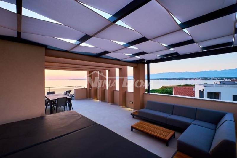 Penthouse with a roof terrace open to the sea. - 7