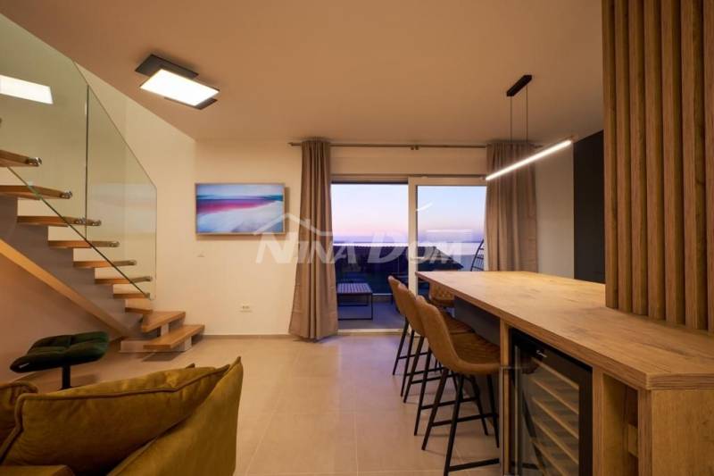 Penthouse with a roof terrace open to the sea. - 9