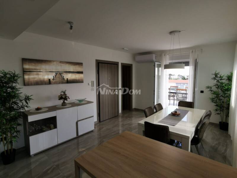 Luxusný apartmán s výhľadom na more, 2. poschodie, centrum ostrova Vir - 12