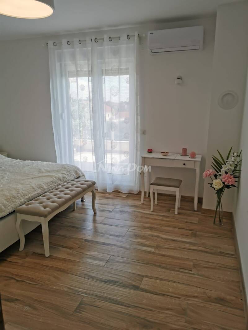 Luxury apartment with sea view, 2nd floor, center of the island of Vir - 10