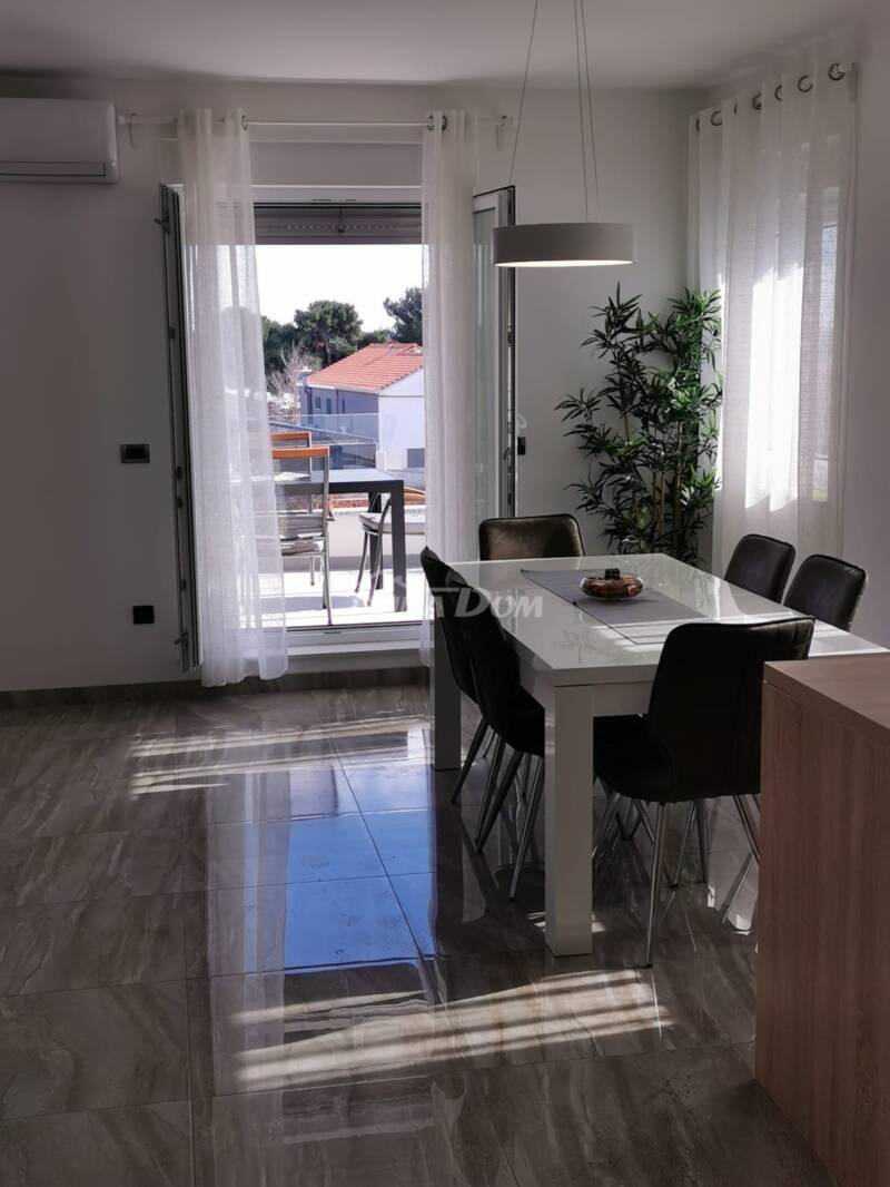 Luxury apartment with sea view, 2nd floor, center of the island of Vir - 15