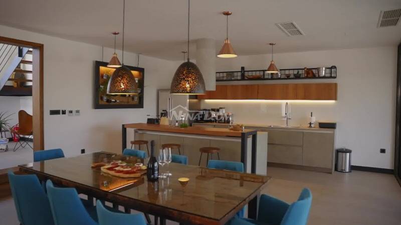 Luxury residence with swimming pools, tennis court and auxiliary building - 4