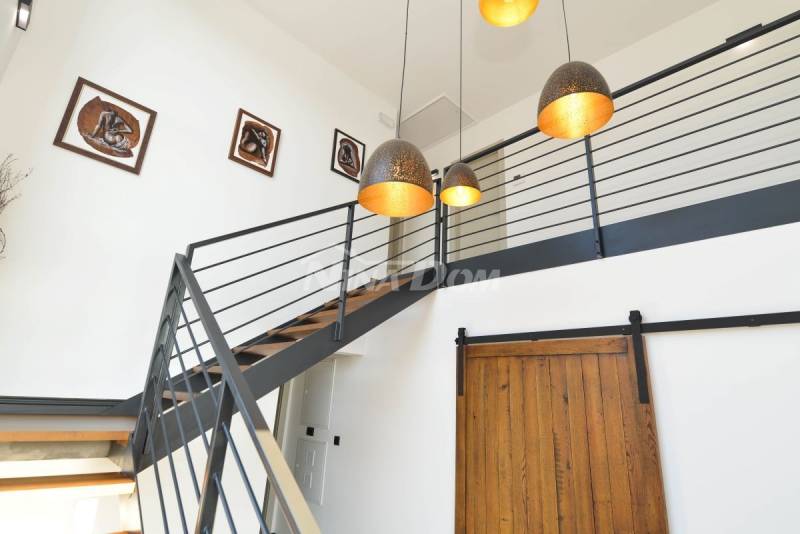 Luxury residence with swimming pools, tennis court and auxiliary building - 9