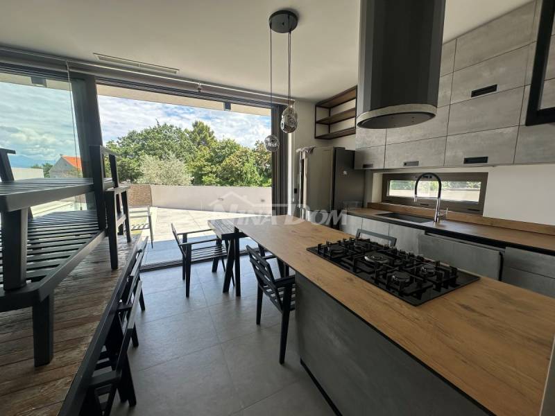 Luxury residence with swimming pools, tennis court and auxiliary building - 15