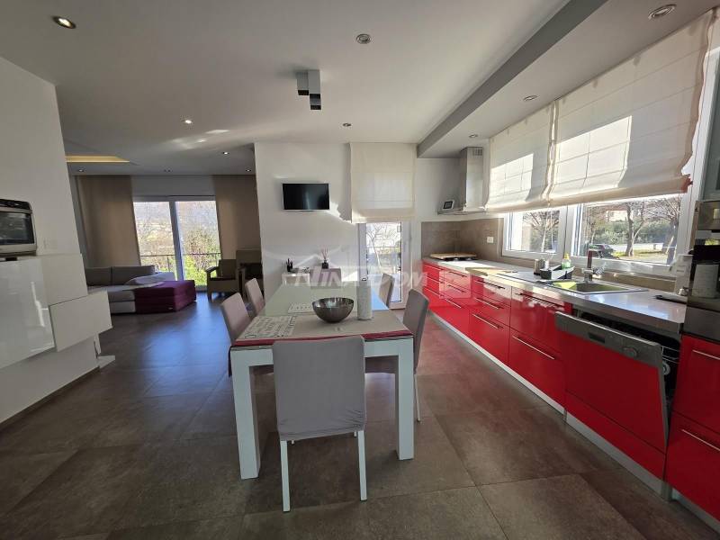 Luxusný dom Brodarica s dvoma samostatnými apartmánmi a pomocnou budovou - 3