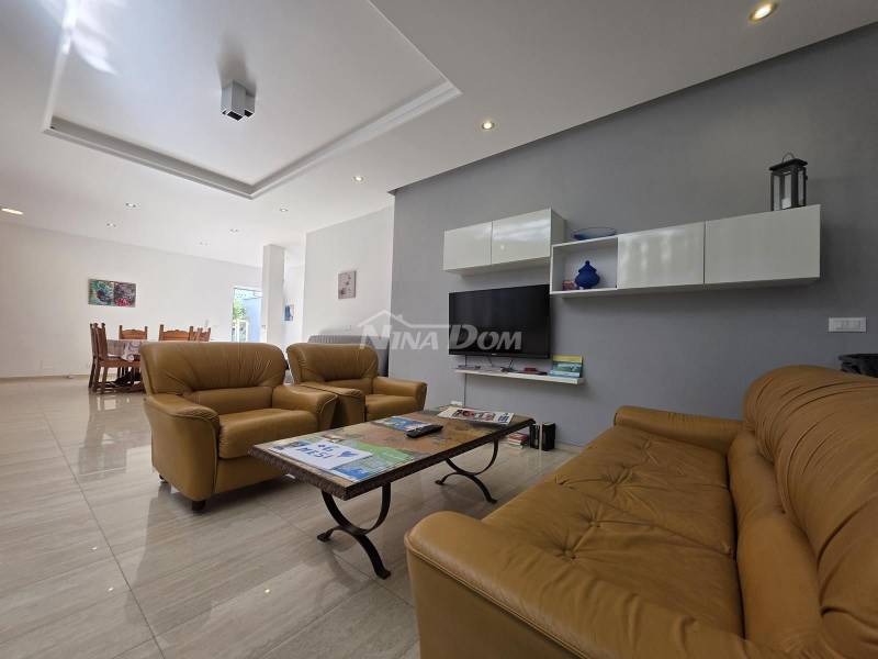 Luxusný dom Brodarica s dvoma samostatnými apartmánmi a pomocnou budovou - 6