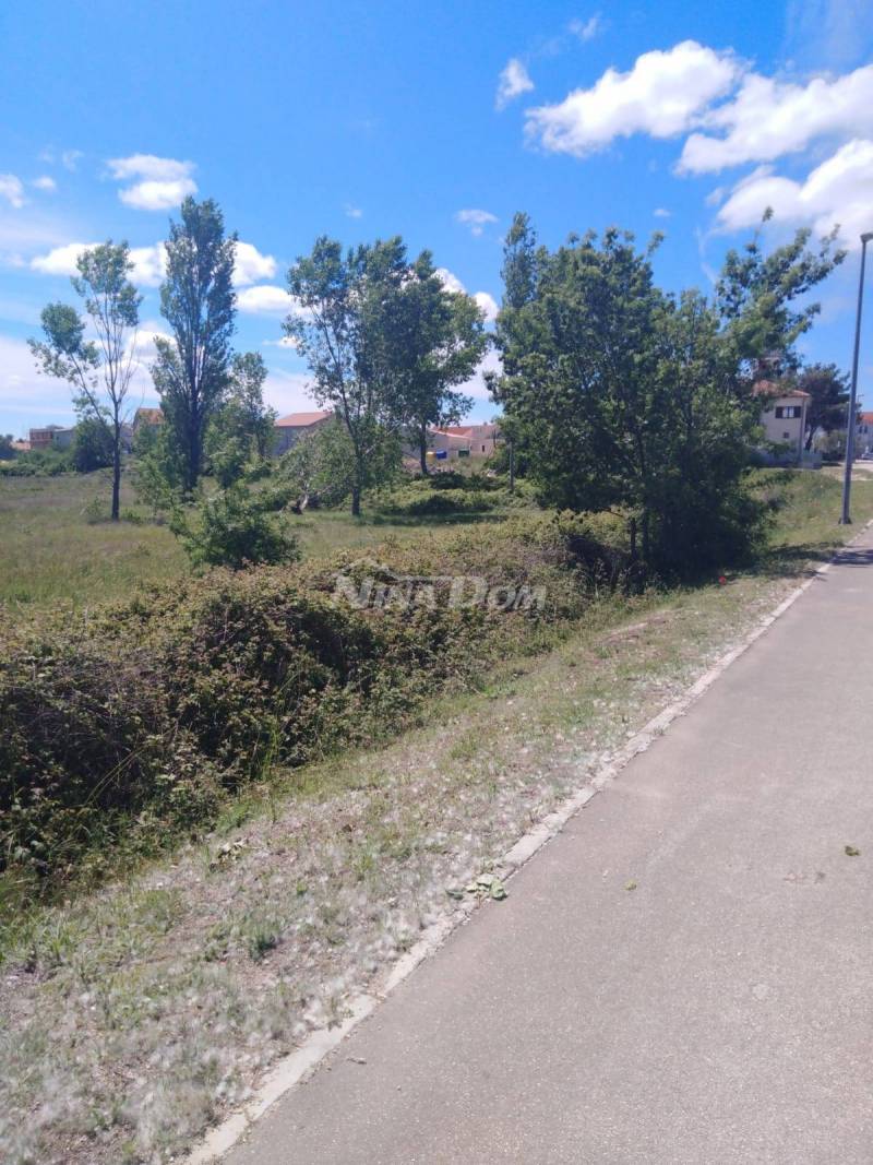 Stavebný pozemok 1746 m² pri ceste, blízko letiska - 3