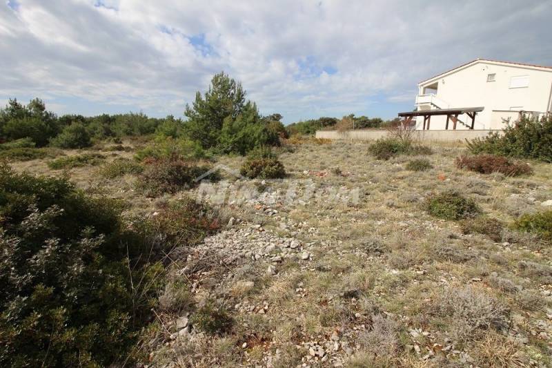 Poľnohospodársky pozemok vedľa zóny výstavby 3550 m2, 25€/m2 - 2