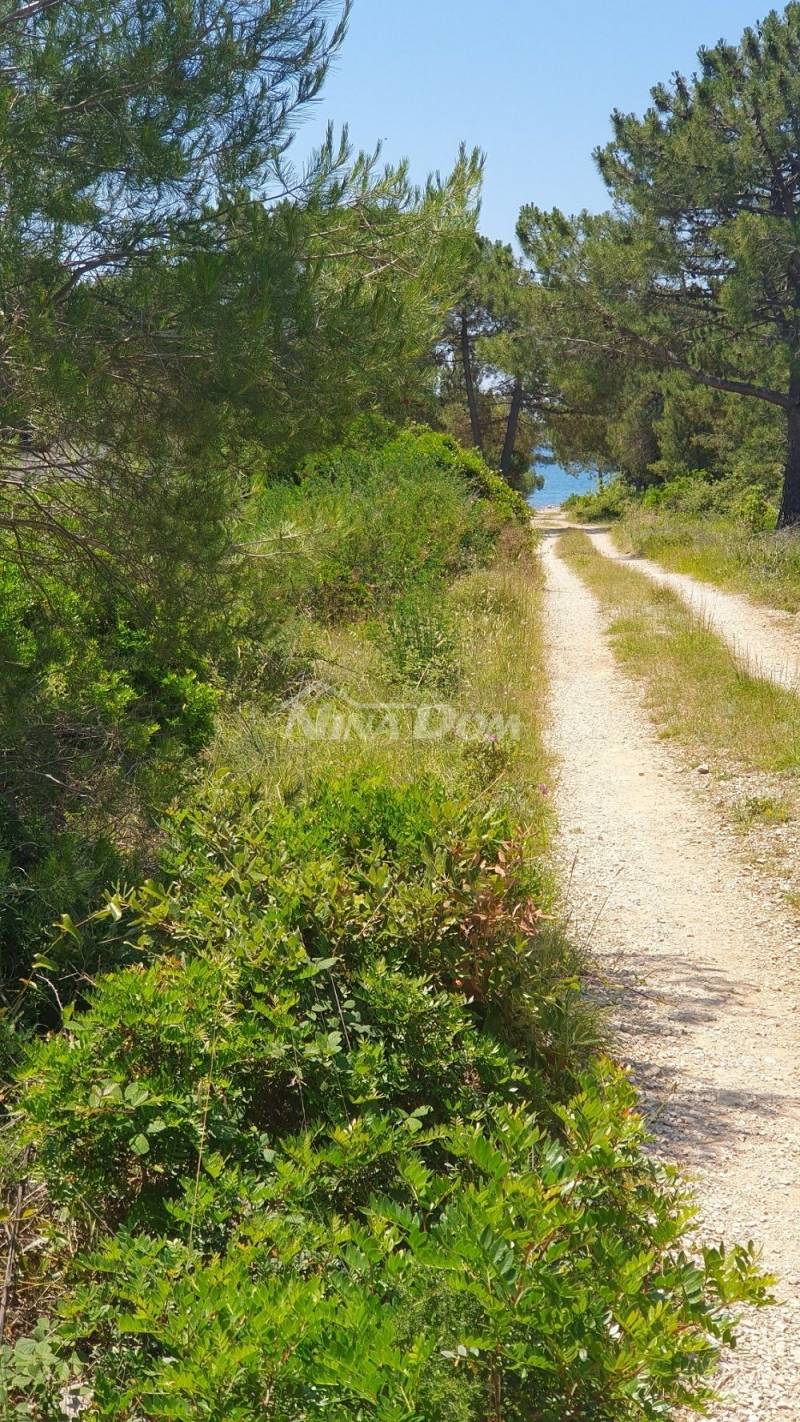 656 m2, ne izgrađeni dio građ.zone potrebna izrada UPU plana - 3