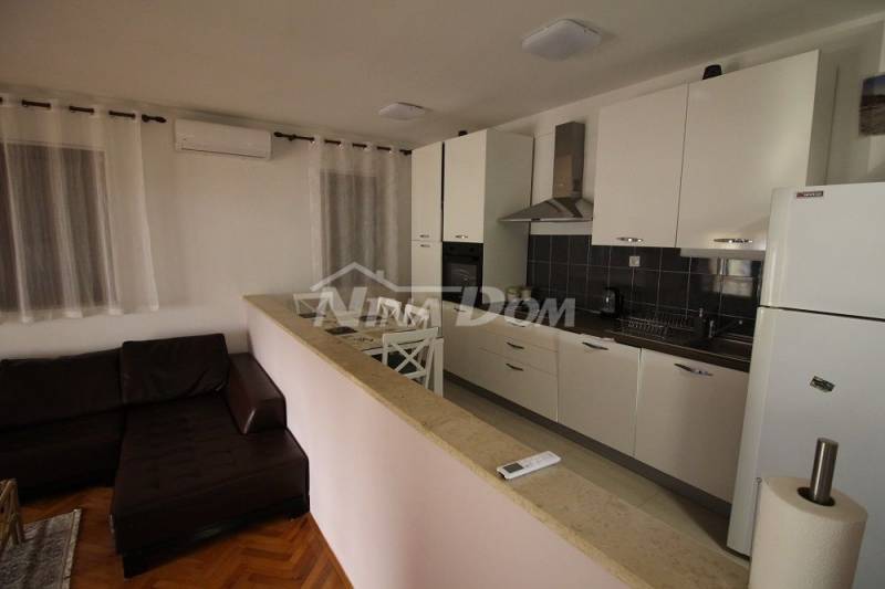 Obiteljska nekretnina s garažom i velikom okućnicom 180 m. do mora - 6