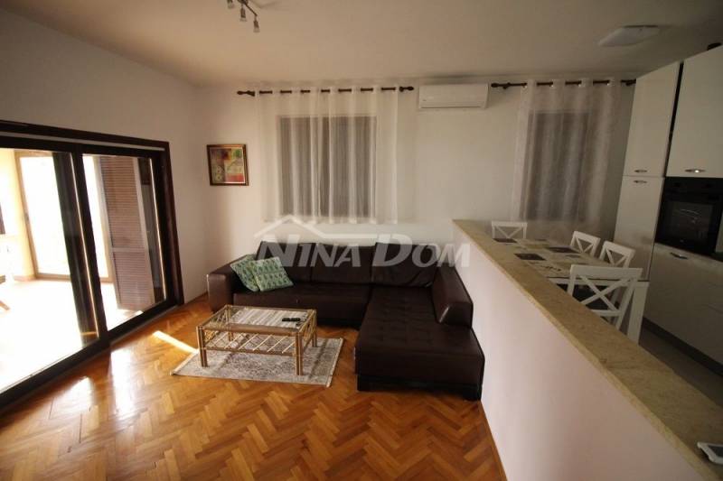 Obiteljska nekretnina s garažom i velikom okućnicom 180 m. do mora - 7