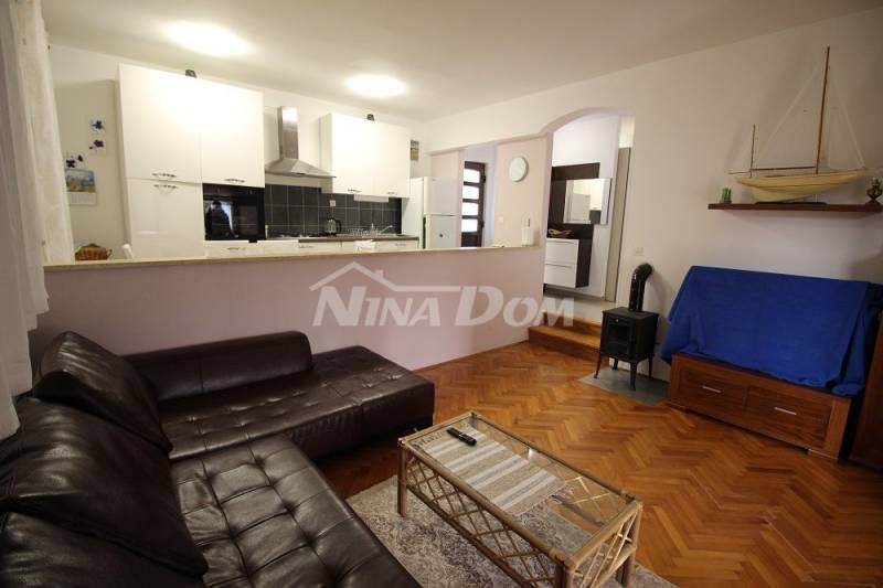 Obiteljska nekretnina s garažom i velikom okućnicom 180 m. do mora - 8