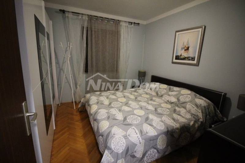 Obiteljska nekretnina s garažom i velikom okućnicom 180 m. do mora - 10