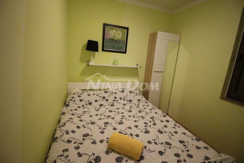 Obiteljska nekretnina s garažom i velikom okućnicom 180 m. do mora - 11