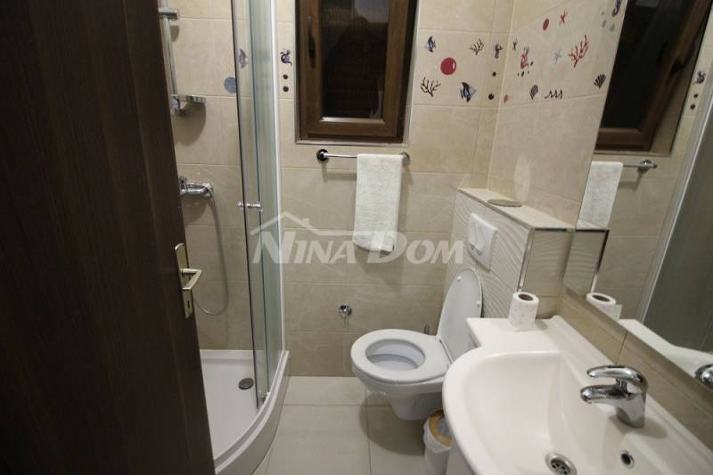 Obiteljska nekretnina s garažom i velikom okućnicom 180 m. do mora - 12