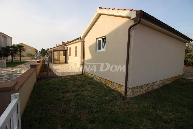 Obiteljska nekretnina s garažom i velikom okućnicom 180 m. do mora - 15