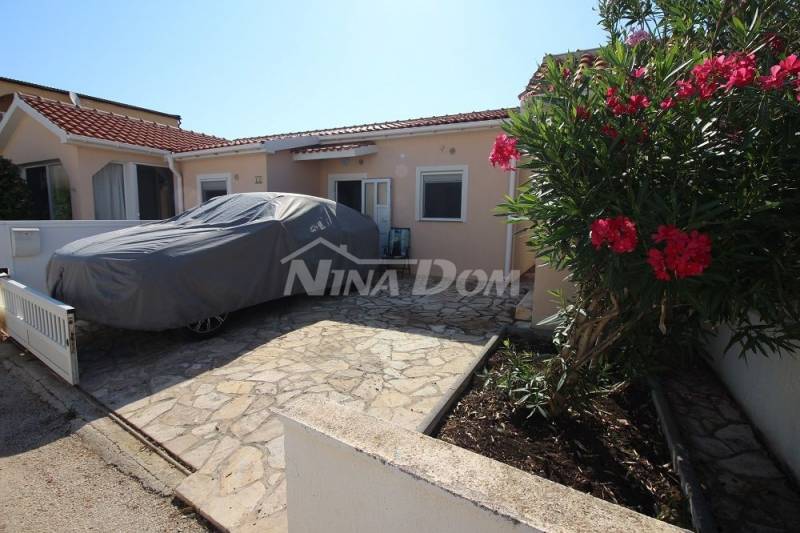 40 meters from the sea, detached single-storey house. - 2
