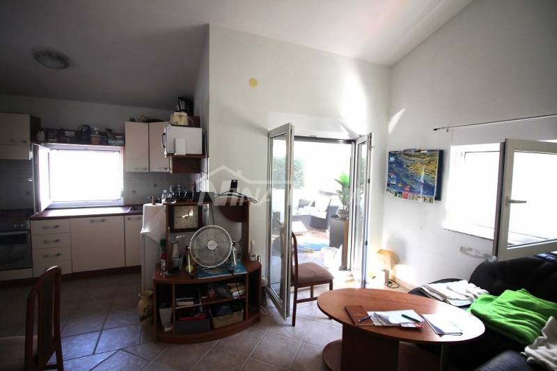 40 meters from the sea, detached single-storey house. - 8