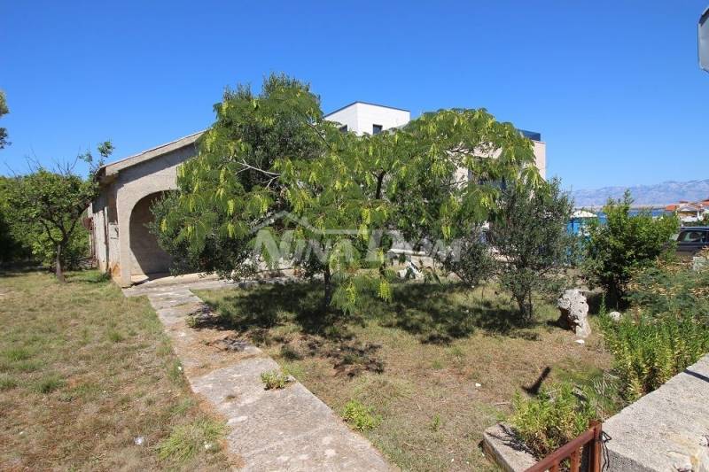 Single-storey house near the sea with a large garden. - 2