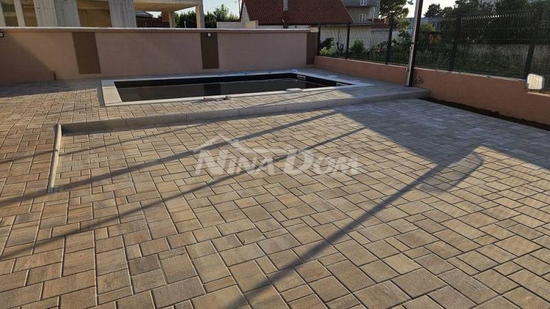 Completely renovated property in a great location. - 6