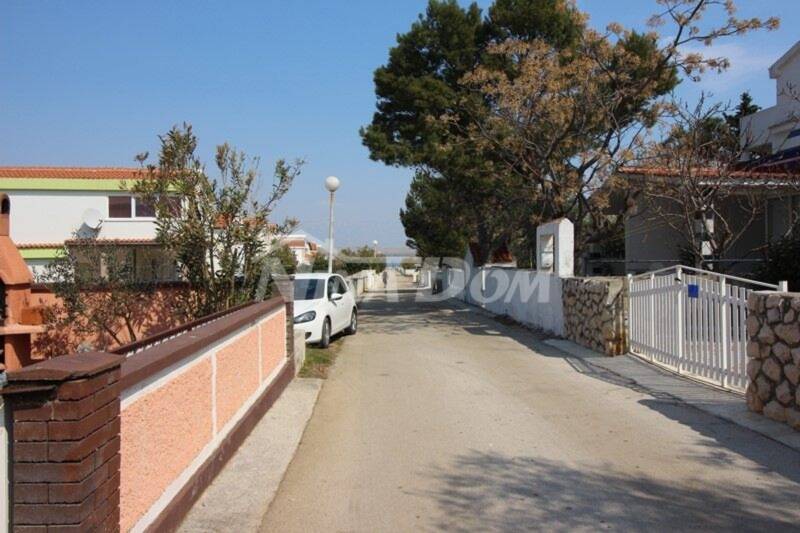 House with two residential units, garage 220 meters from the sea. - 4
