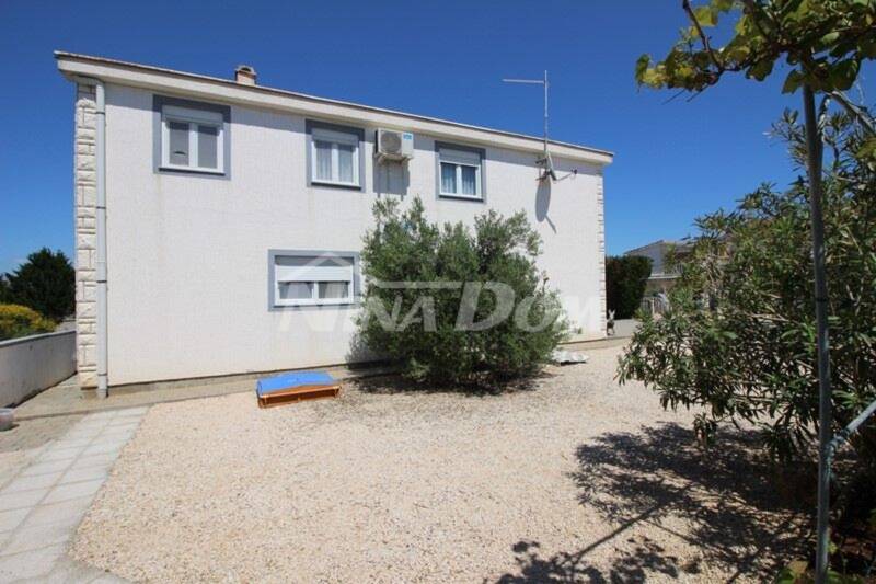 Nicely decorated property, with two apartments, garage with garden - 8