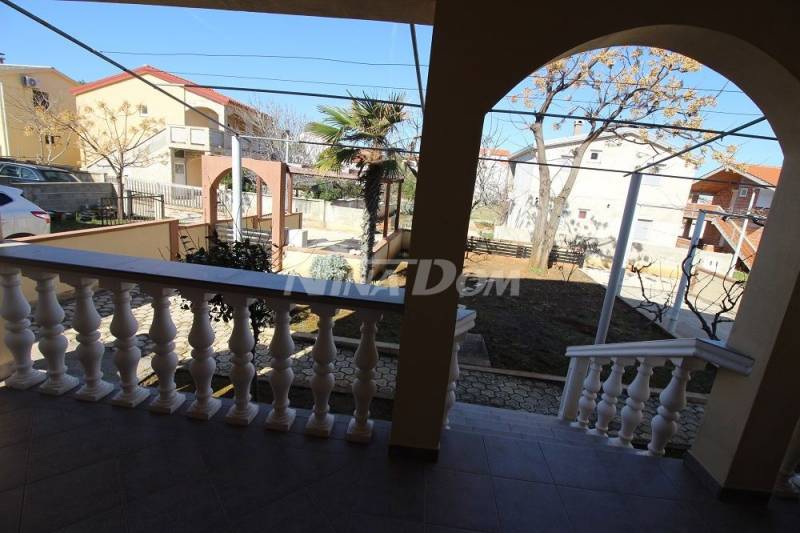 Rodinný dom s dvoma samostatnými apartmánmi s krásnou záhradou - 6