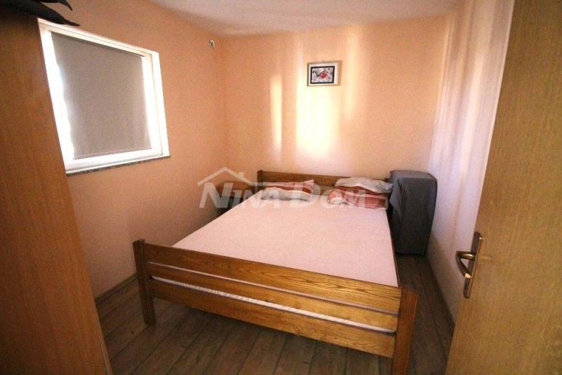 Obiteljska nekretnina s dva odvojena stana s lijepom okućnicom - 8