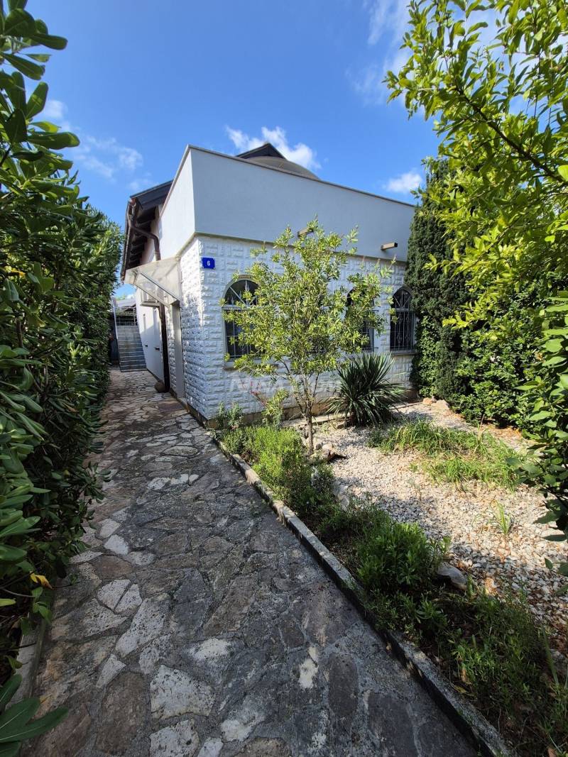 Family property with auxiliary building - 7