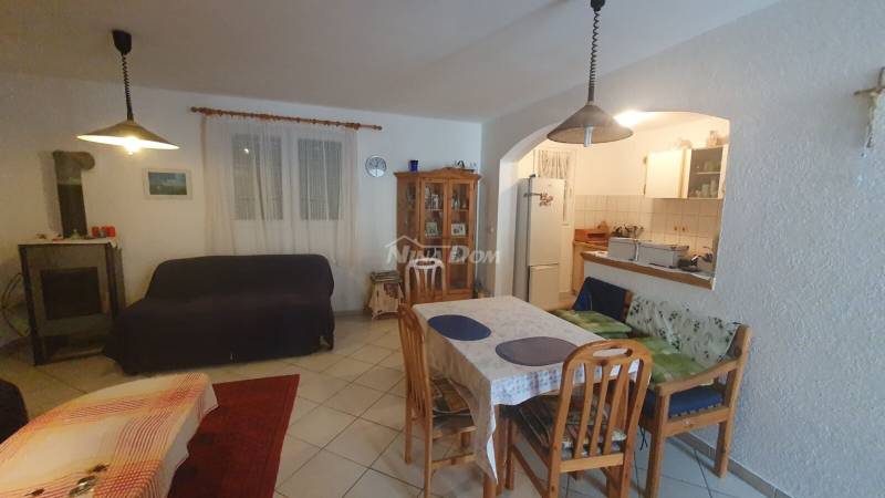 Rodinný dom s peknou záhradou a garážou - 6