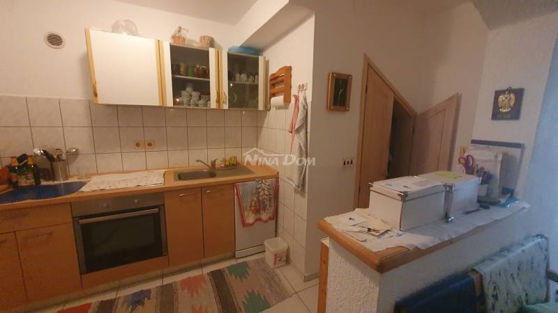 Rodinný dom s peknou záhradou a garážou - 8