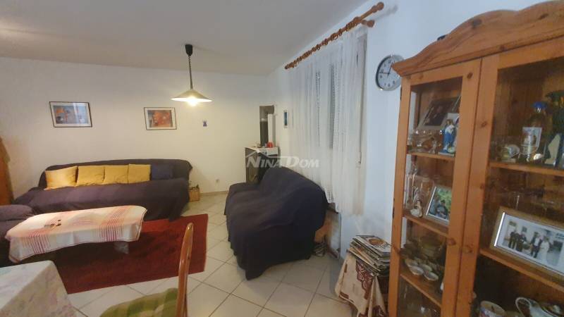 Rodinný dom s peknou záhradou a garážou - 10