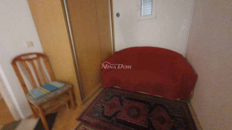 Rodinný dom s peknou záhradou a garážou - 11