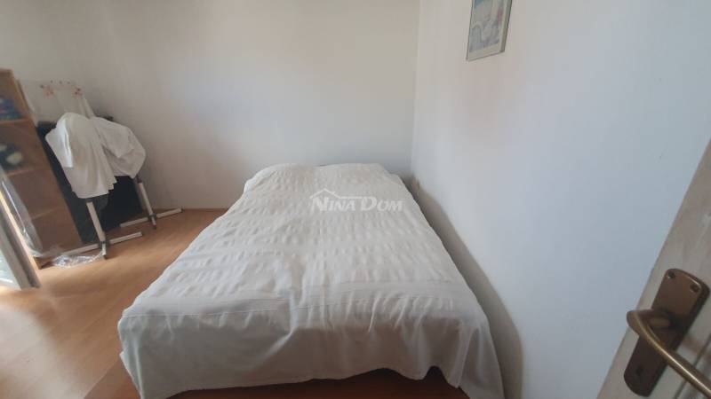 Rodinný dom s peknou záhradou a garážou - 13