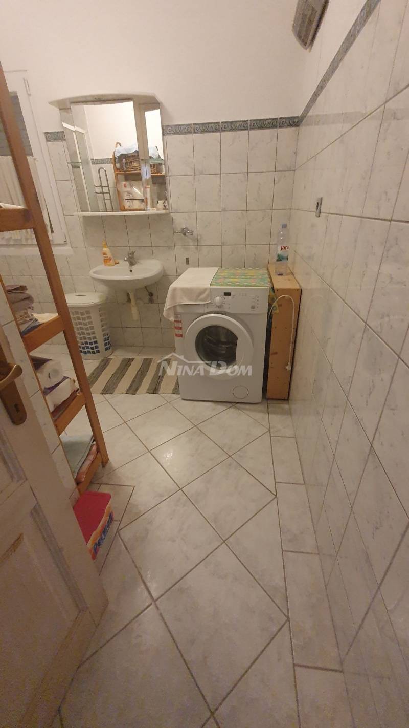 Rodinný dom s peknou záhradou a garážou - 14