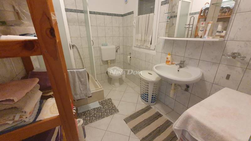 Rodinný dom s peknou záhradou a garážou - 15