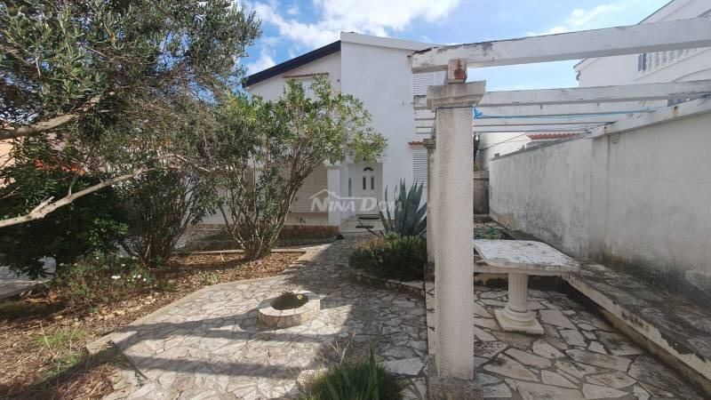 Family property with a nice yard and garage - 3