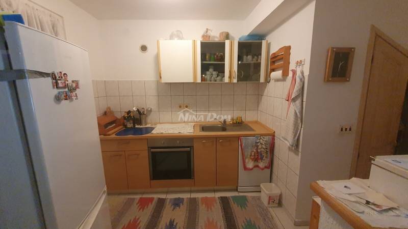 Obiteljska nekretnina s lijepim dvorištem i garažom - 7